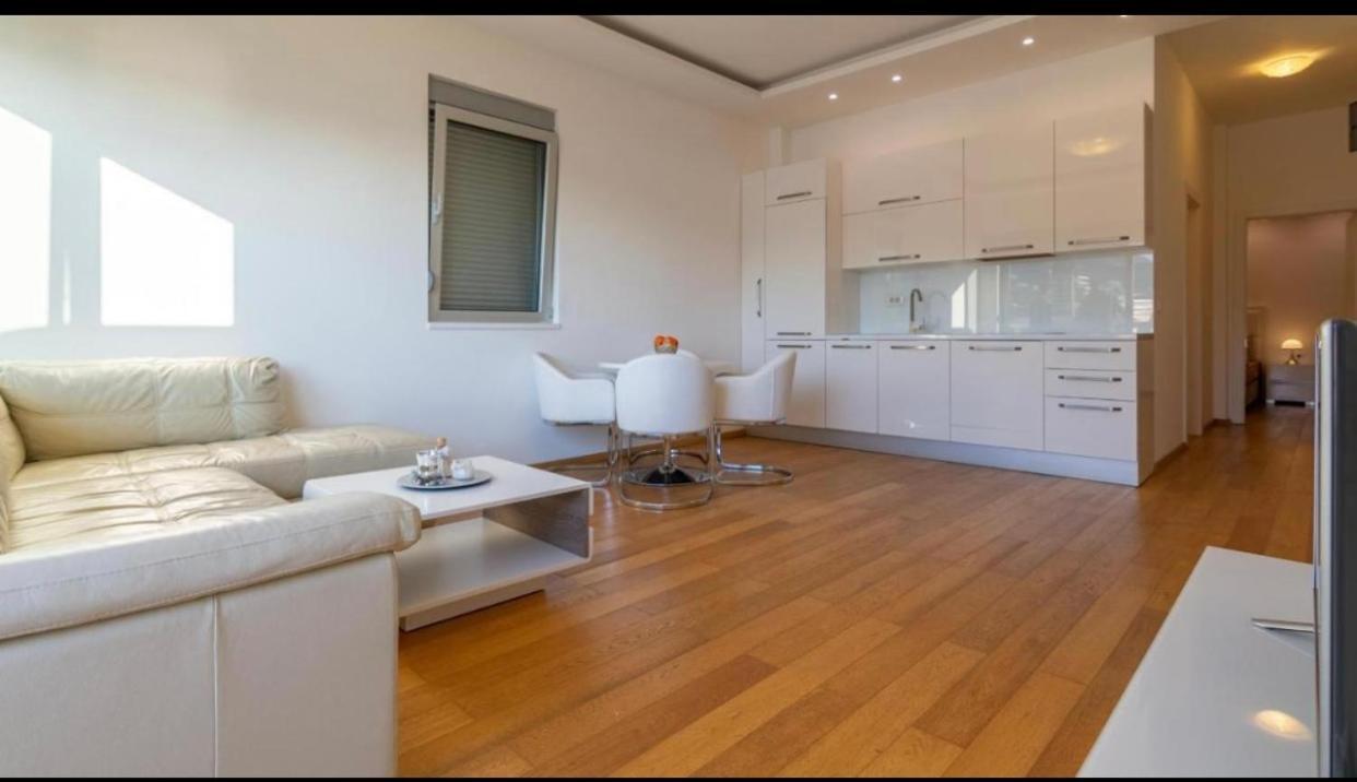 Sunny Side Rafailovici Apartment Budva